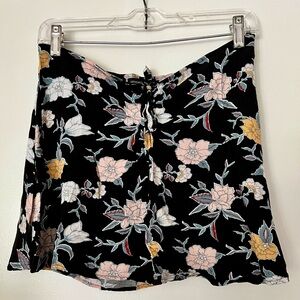 Kendall & Kylie Black Floral Tie-Waist Skater Skirt